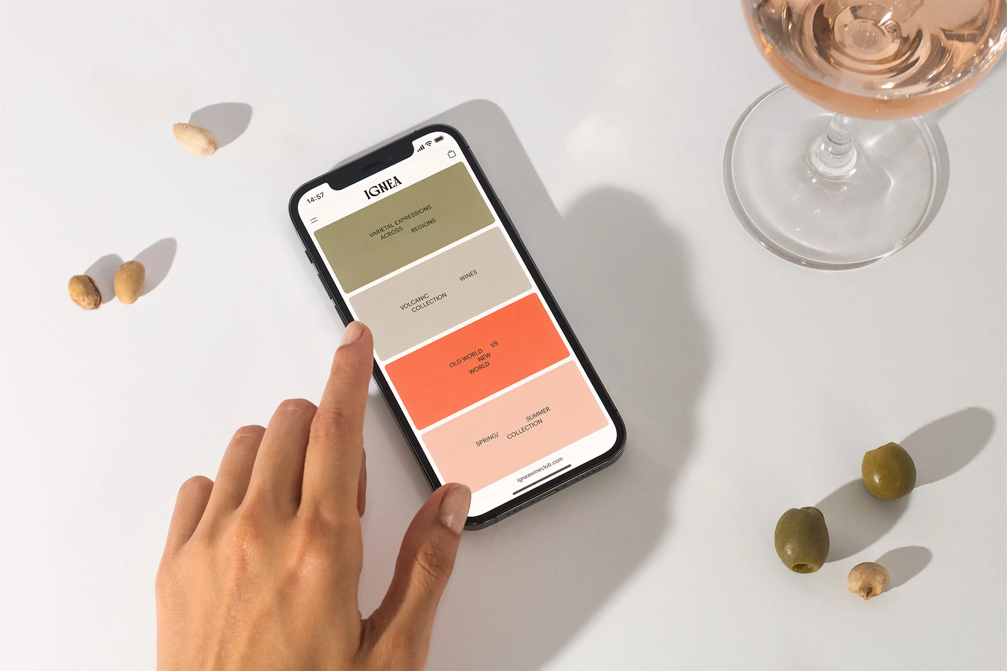 Asís’ elegant identity for IGNEA mirrors the conditions and tasting notes of the wine they stock