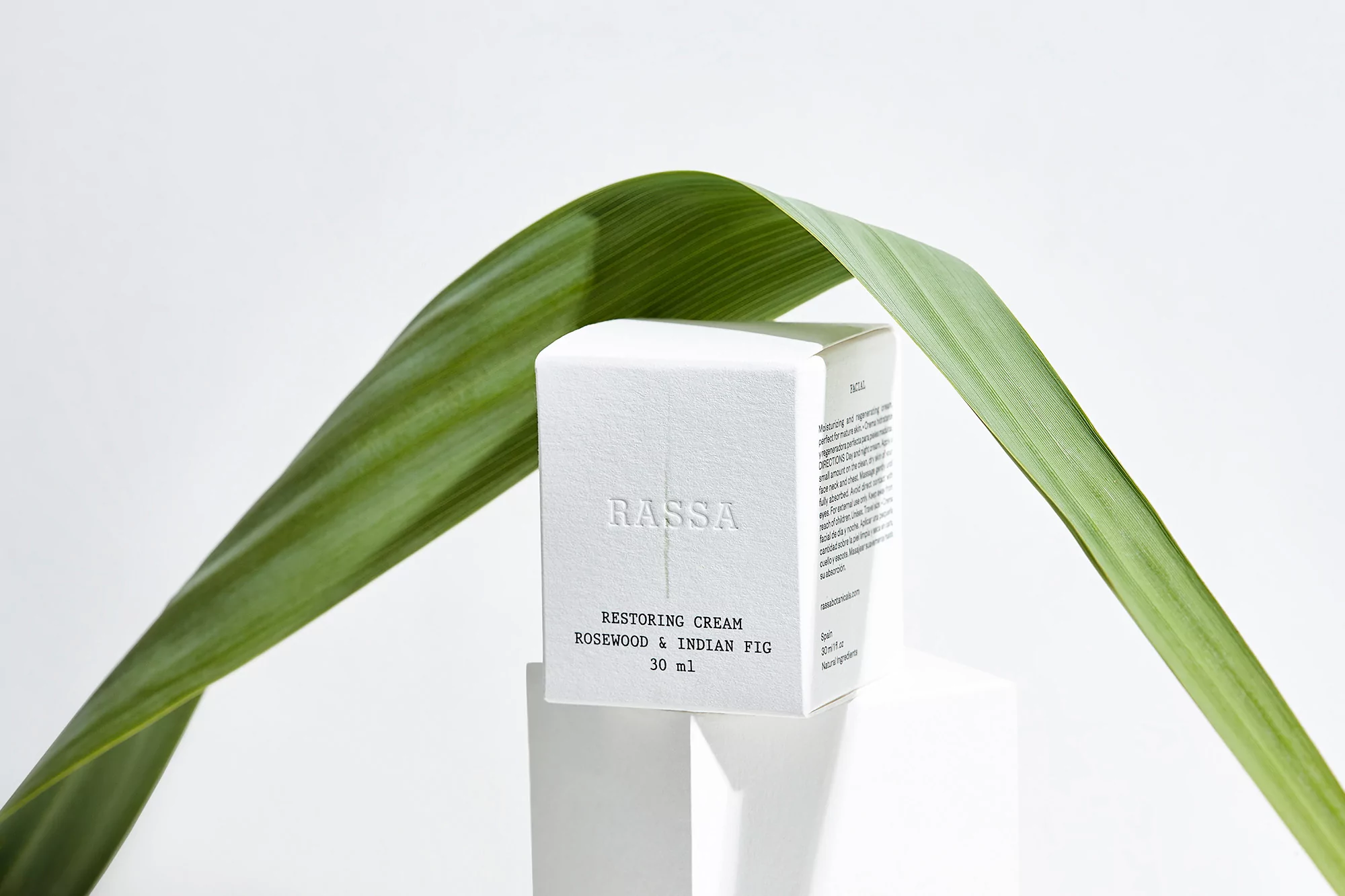 U.I.WD develops an elegant and understated packaging system for Spanish wellness brand RASSA