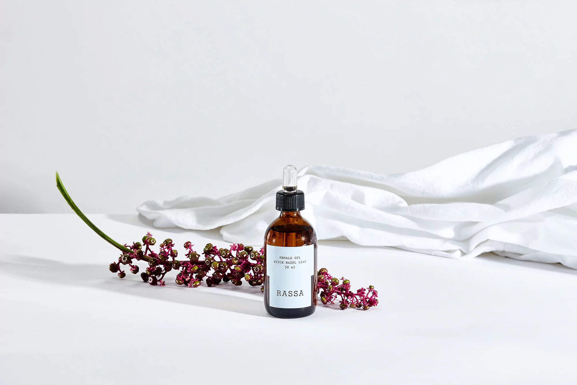 U.I.WD develops an elegant and understated packaging system for Spanish wellness brand RASSA