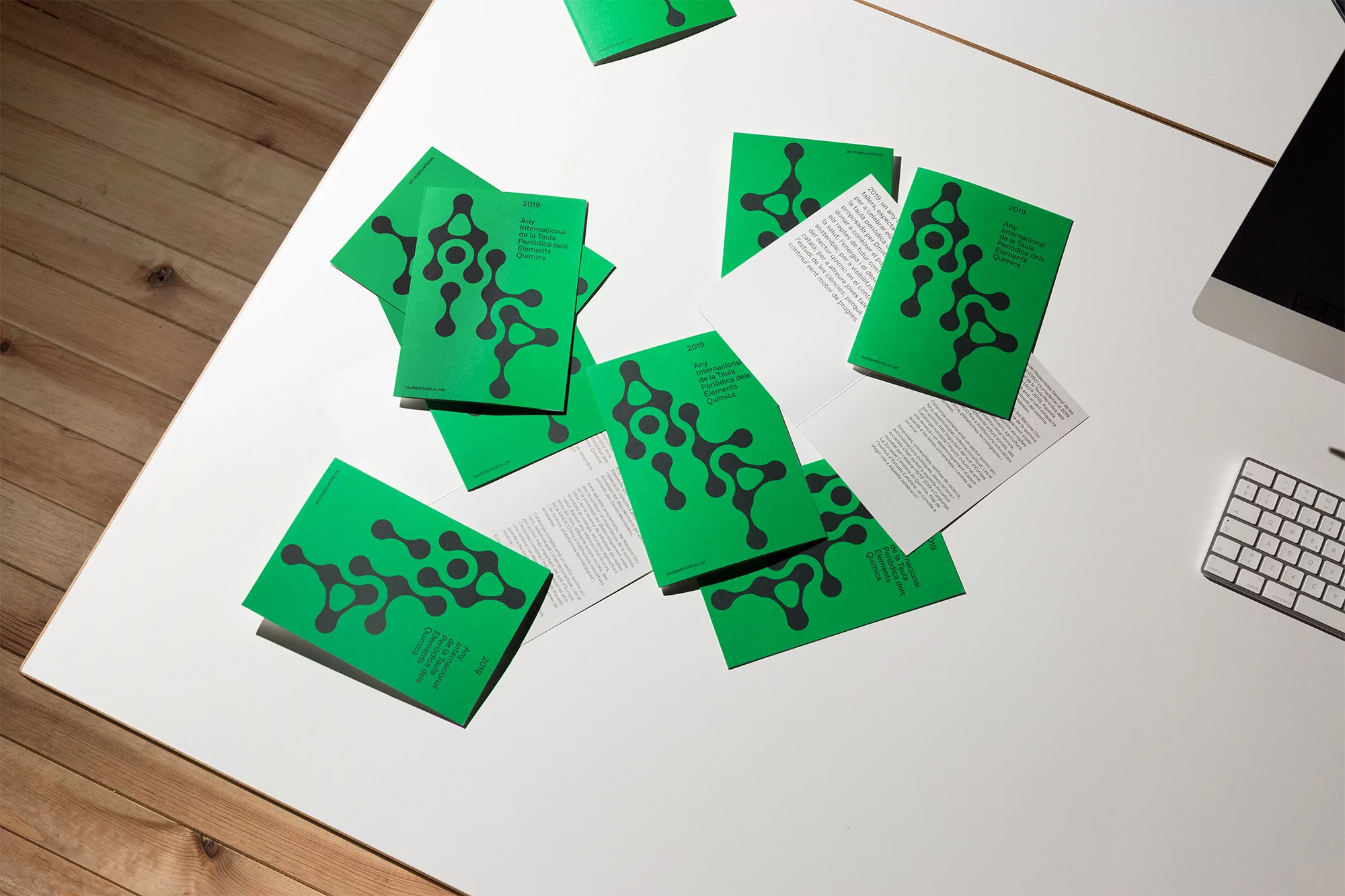 LEÓN ROMERO celebrates the International Year of the Periodic Table with molecule-inspired letterforms