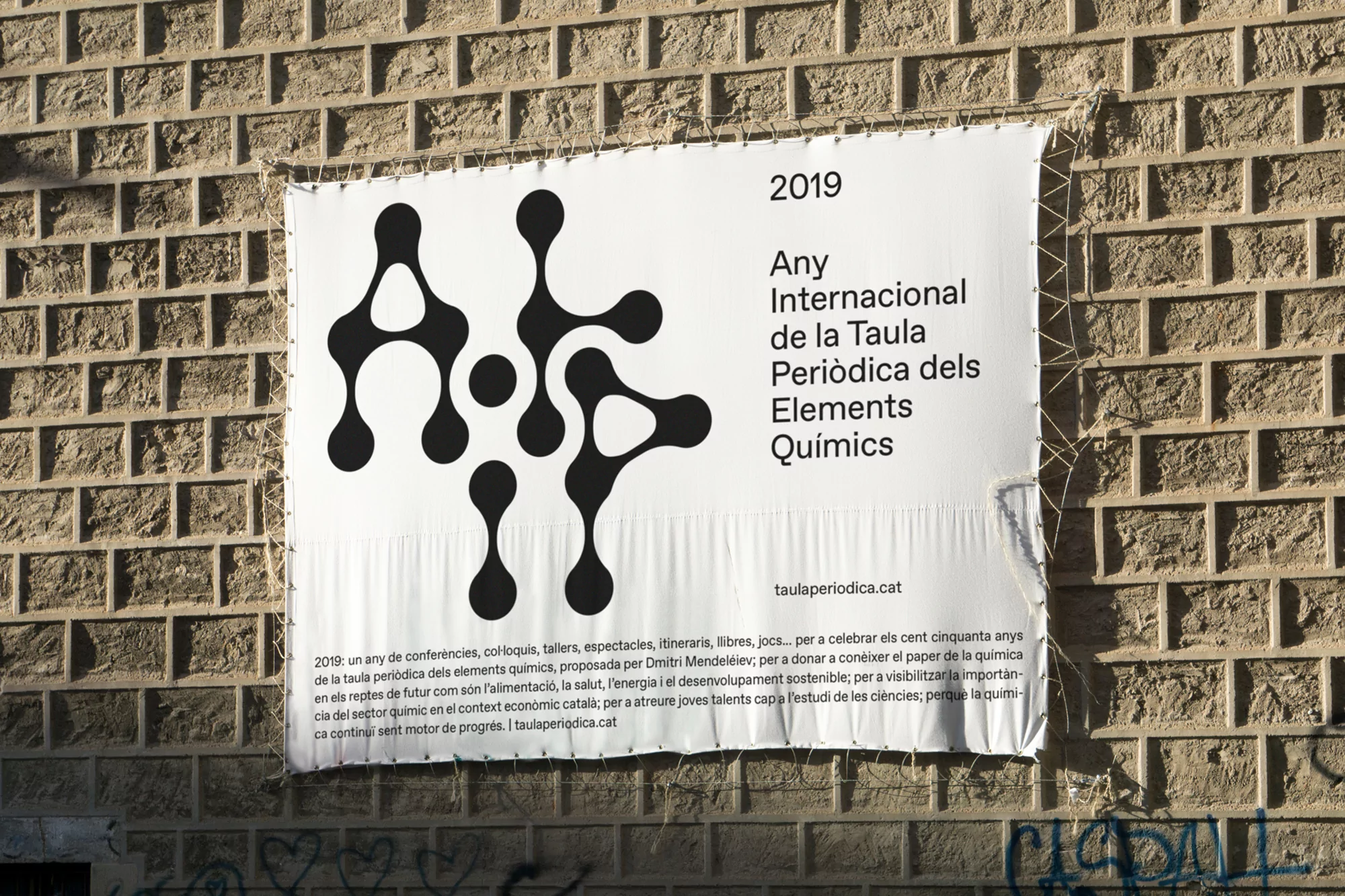 LEÓN ROMERO celebrates the International Year of the Periodic Table with molecule-inspired letterforms