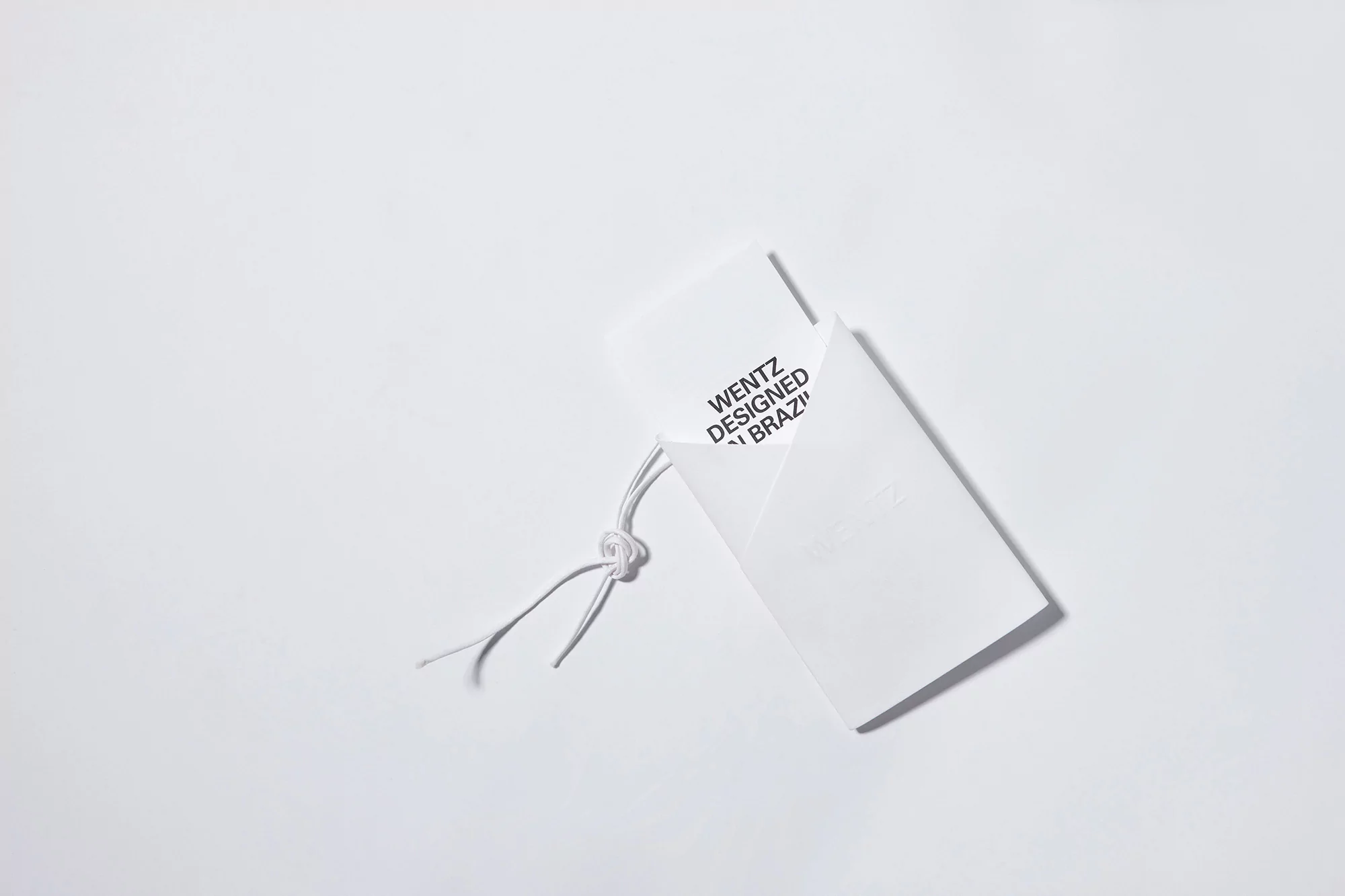 U.I.WD. designs an ultra-minimalistic packaging system for product designer Guilherme Wentz?