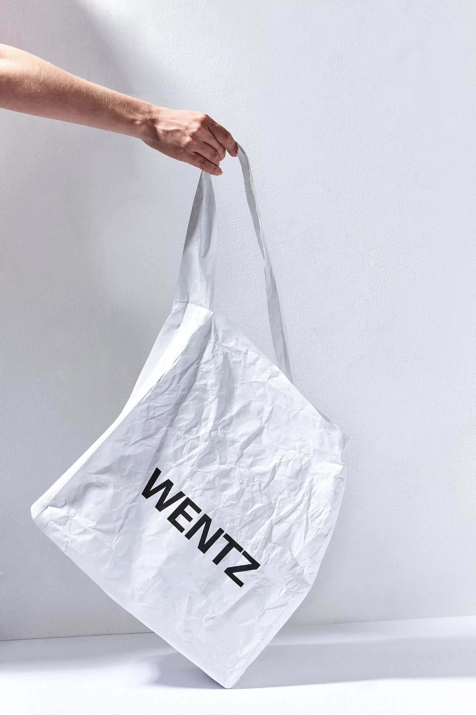 U.I.WD. designs an ultra-minimalistic packaging system for product designer Guilherme Wentz?