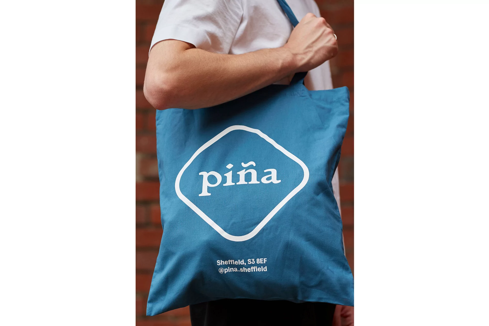 Piña by Saul Studio